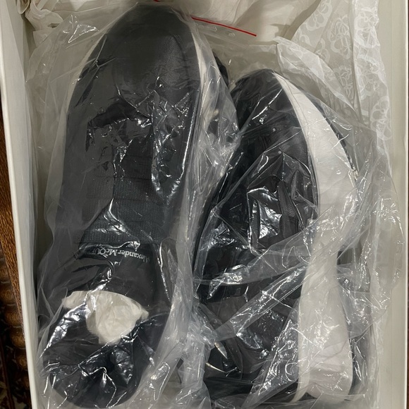 Alexander McQUEEN Leather Runner Sneaker Size 9.5 - Picture 4 of 4